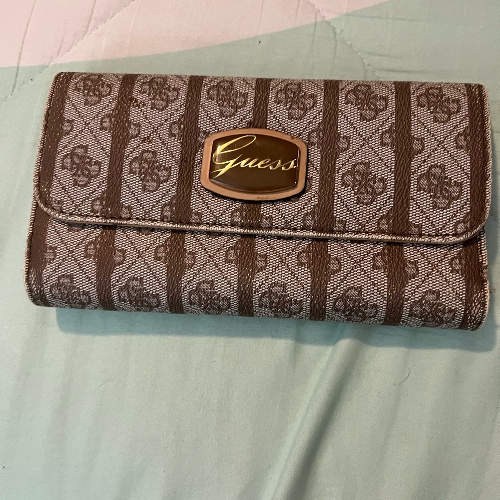 Guess Elegant Brown and Cream Wallet